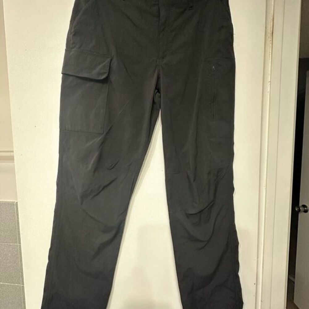 Athleta Trekki Utility Cargo Pants Womens Black Lightweight Travel Hiking